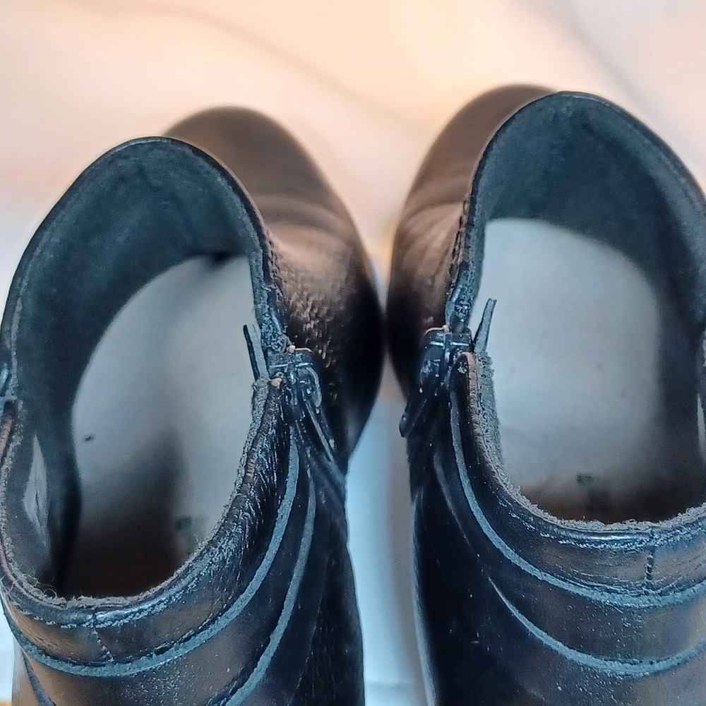 Clarks Women's Valarie2ashly Black Leather Ankle Boots Size 6.5M Office Casual - Picture 7 of 8